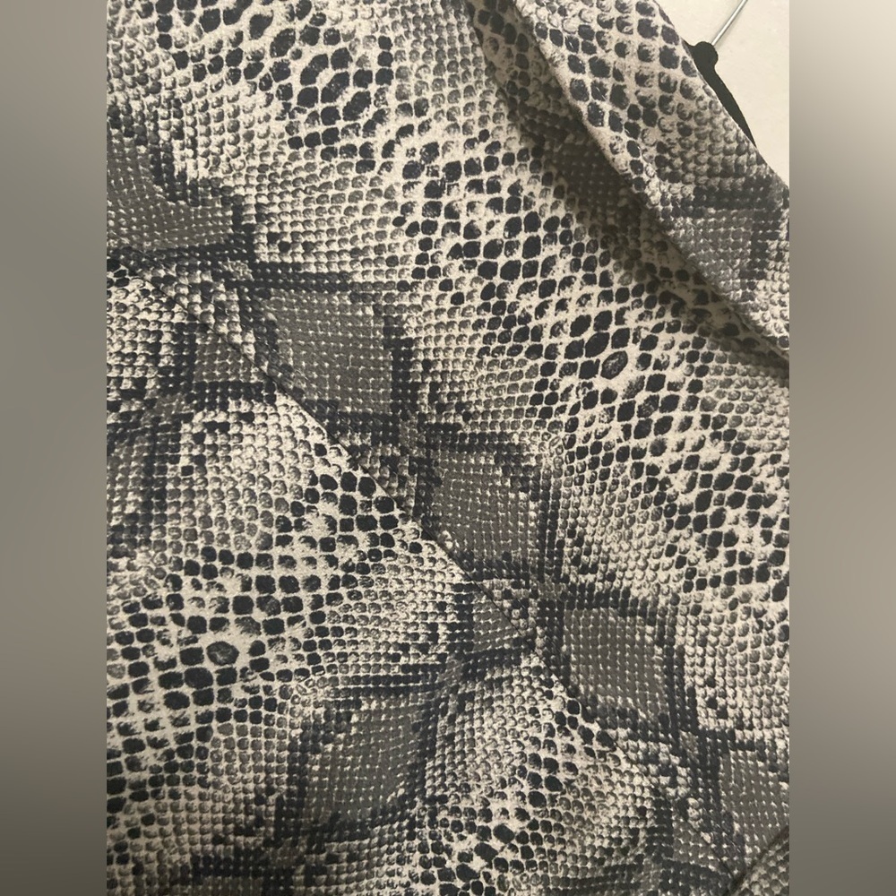 Vici~Neutral~Snakeskin Print~Moto Jacket~Zipper Pockets, Cuffs & Closure~Size S - Picture 11 of 16